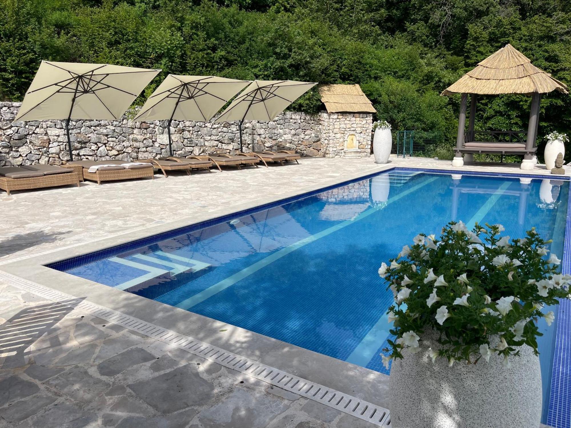 Mona Lisa Montenegro Villa *